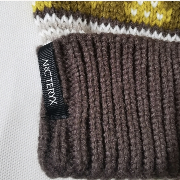 Fernie toque - Picture 3 of 3